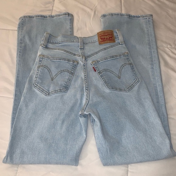 Levi’s Ribcage Bootcut Jeans - Picture 3 of 9